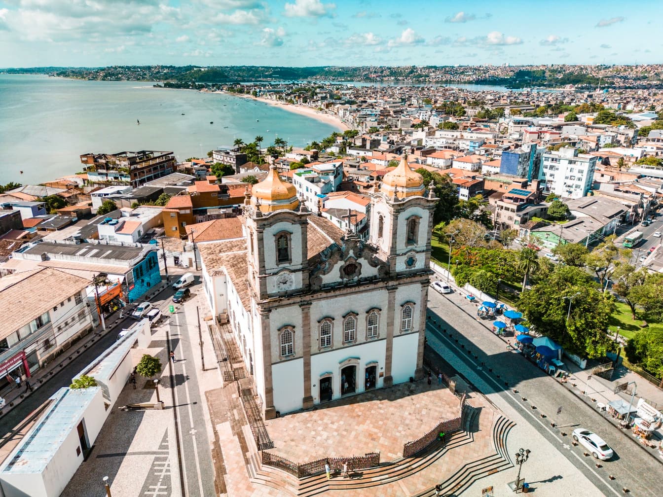 Imagem aérea da Igreja do Senhor do Bonfim em Salvador, Bahia, feita por Dom Drone